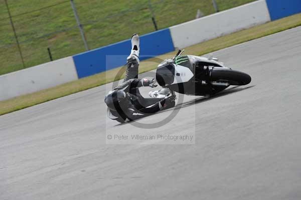 Motorcycle action photographs;Trackday digital images;donington;donington park leicestershire;donington photographs;event digital images;eventdigitalimages;no limits trackday;peter wileman photography;trackday;trackday photos