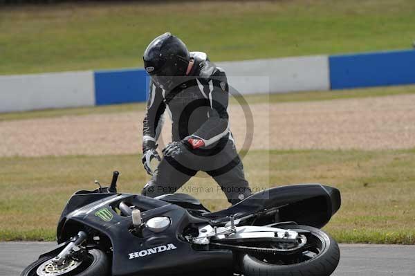 Motorcycle action photographs;Trackday digital images;donington;donington park leicestershire;donington photographs;event digital images;eventdigitalimages;no limits trackday;peter wileman photography;trackday;trackday photos