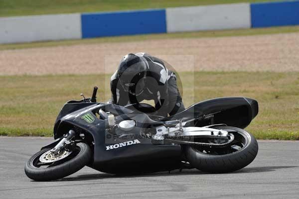 Motorcycle action photographs;Trackday digital images;donington;donington park leicestershire;donington photographs;event digital images;eventdigitalimages;no limits trackday;peter wileman photography;trackday;trackday photos