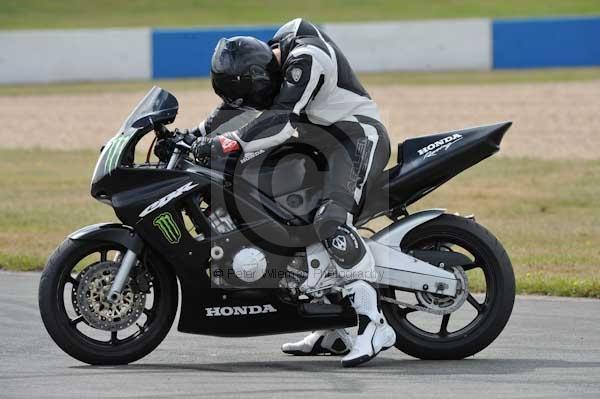 Motorcycle action photographs;Trackday digital images;donington;donington park leicestershire;donington photographs;event digital images;eventdigitalimages;no limits trackday;peter wileman photography;trackday;trackday photos