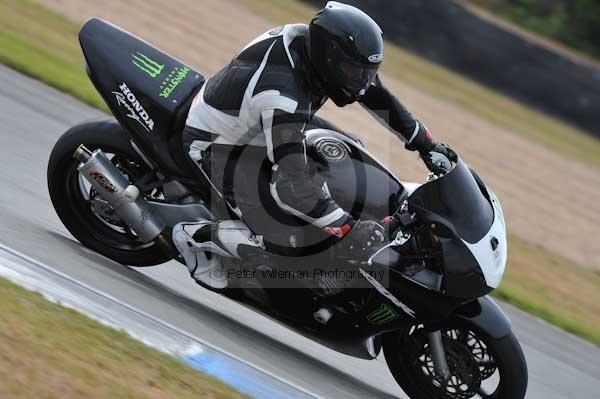 Motorcycle action photographs;Trackday digital images;donington;donington park leicestershire;donington photographs;event digital images;eventdigitalimages;no limits trackday;peter wileman photography;trackday;trackday photos