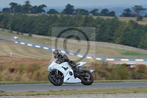 Motorcycle action photographs;Trackday digital images;donington;donington park leicestershire;donington photographs;event digital images;eventdigitalimages;no limits trackday;peter wileman photography;trackday;trackday photos
