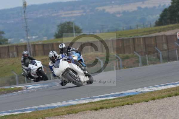 Motorcycle action photographs;Trackday digital images;donington;donington park leicestershire;donington photographs;event digital images;eventdigitalimages;no limits trackday;peter wileman photography;trackday;trackday photos