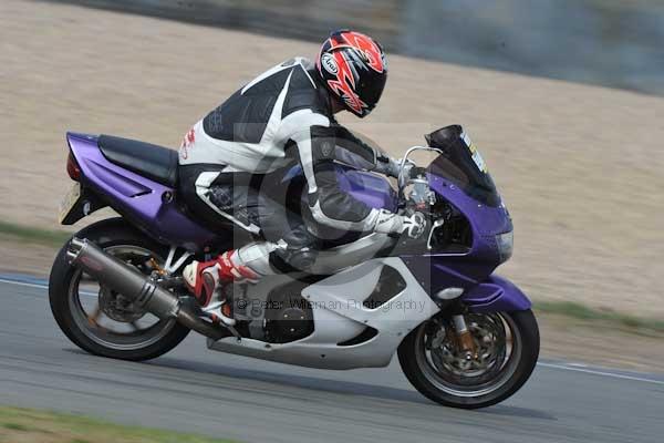 Motorcycle action photographs;Trackday digital images;donington;donington park leicestershire;donington photographs;event digital images;eventdigitalimages;no limits trackday;peter wileman photography;trackday;trackday photos