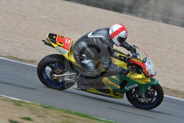 Motorcycle action photographs;Trackday digital images;donington;donington park leicestershire;donington photographs;event digital images;eventdigitalimages;no limits trackday;peter wileman photography;trackday;trackday photos