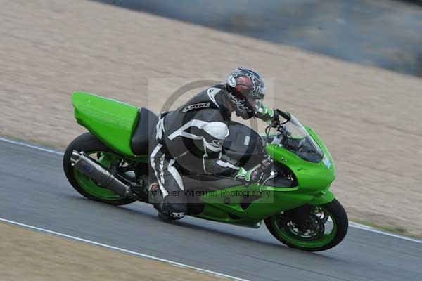 Motorcycle action photographs;Trackday digital images;donington;donington park leicestershire;donington photographs;event digital images;eventdigitalimages;no limits trackday;peter wileman photography;trackday;trackday photos