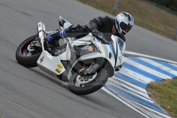 Motorcycle action photographs;Trackday digital images;donington;donington park leicestershire;donington photographs;event digital images;eventdigitalimages;no limits trackday;peter wileman photography;trackday;trackday photos