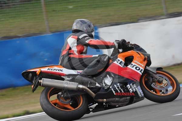 Motorcycle action photographs;Trackday digital images;donington;donington park leicestershire;donington photographs;event digital images;eventdigitalimages;no limits trackday;peter wileman photography;trackday;trackday photos