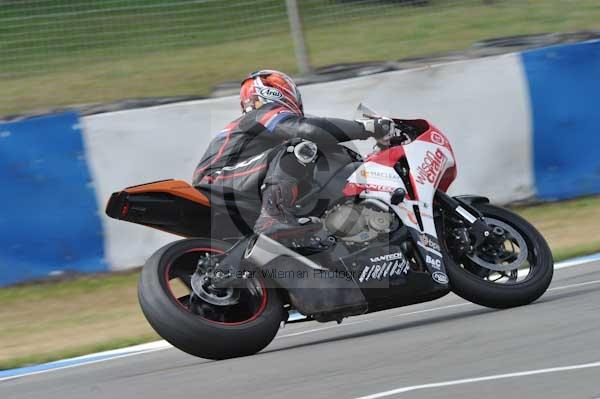 Motorcycle action photographs;Trackday digital images;donington;donington park leicestershire;donington photographs;event digital images;eventdigitalimages;no limits trackday;peter wileman photography;trackday;trackday photos