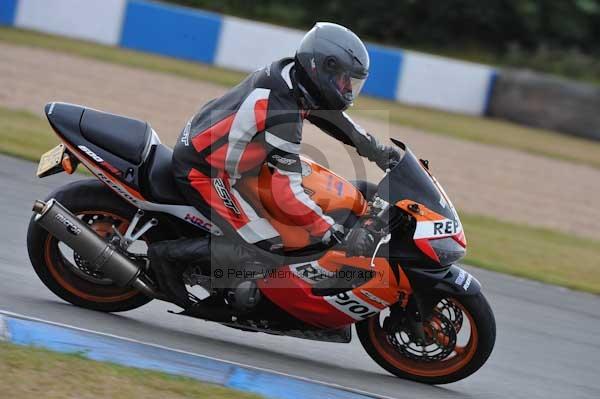 Motorcycle action photographs;Trackday digital images;donington;donington park leicestershire;donington photographs;event digital images;eventdigitalimages;no limits trackday;peter wileman photography;trackday;trackday photos