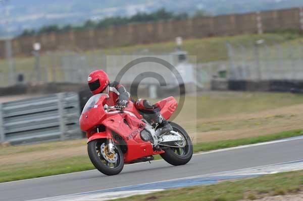 Motorcycle action photographs;Trackday digital images;donington;donington park leicestershire;donington photographs;event digital images;eventdigitalimages;no limits trackday;peter wileman photography;trackday;trackday photos