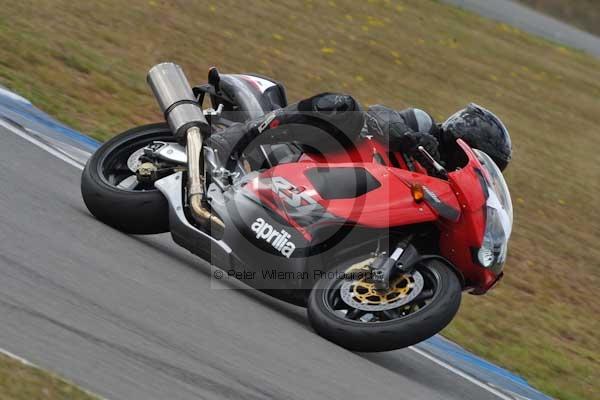 Motorcycle action photographs;Trackday digital images;donington;donington park leicestershire;donington photographs;event digital images;eventdigitalimages;no limits trackday;peter wileman photography;trackday;trackday photos