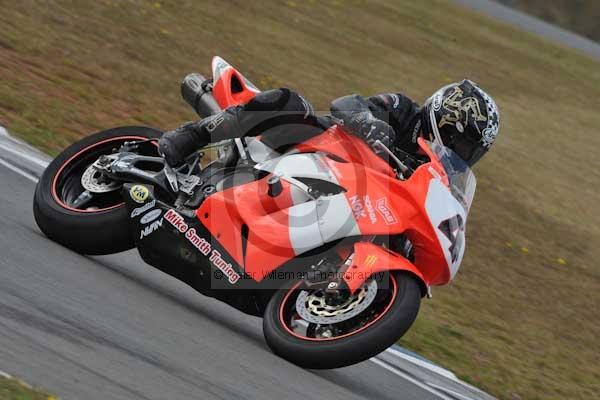 Motorcycle action photographs;Trackday digital images;donington;donington park leicestershire;donington photographs;event digital images;eventdigitalimages;no limits trackday;peter wileman photography;trackday;trackday photos