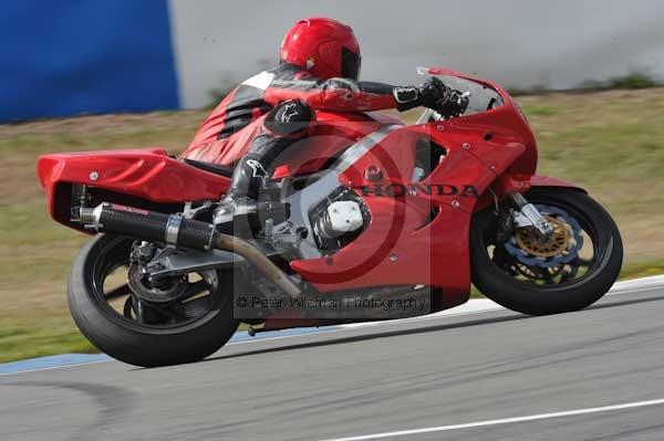 Motorcycle action photographs;Trackday digital images;donington;donington park leicestershire;donington photographs;event digital images;eventdigitalimages;no limits trackday;peter wileman photography;trackday;trackday photos