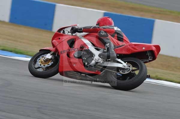 Motorcycle action photographs;Trackday digital images;donington;donington park leicestershire;donington photographs;event digital images;eventdigitalimages;no limits trackday;peter wileman photography;trackday;trackday photos