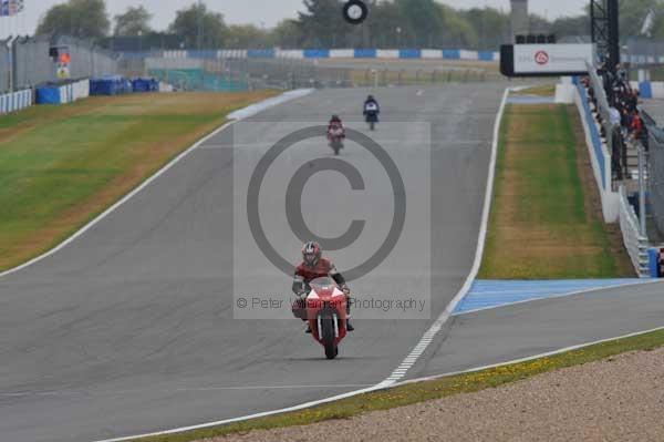 Motorcycle action photographs;Trackday digital images;donington;donington park leicestershire;donington photographs;event digital images;eventdigitalimages;no limits trackday;peter wileman photography;trackday;trackday photos