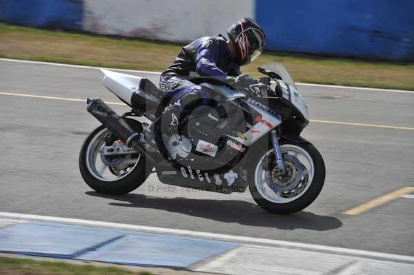 Motorcycle action photographs;Trackday digital images;donington;donington park leicestershire;donington photographs;event digital images;eventdigitalimages;no limits trackday;peter wileman photography;trackday;trackday photos