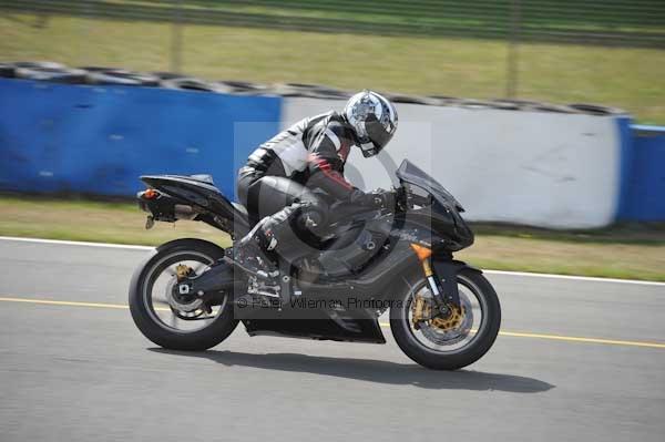 Motorcycle action photographs;Trackday digital images;donington;donington park leicestershire;donington photographs;event digital images;eventdigitalimages;no limits trackday;peter wileman photography;trackday;trackday photos
