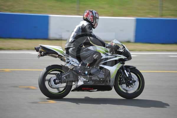Motorcycle action photographs;Trackday digital images;donington;donington park leicestershire;donington photographs;event digital images;eventdigitalimages;no limits trackday;peter wileman photography;trackday;trackday photos