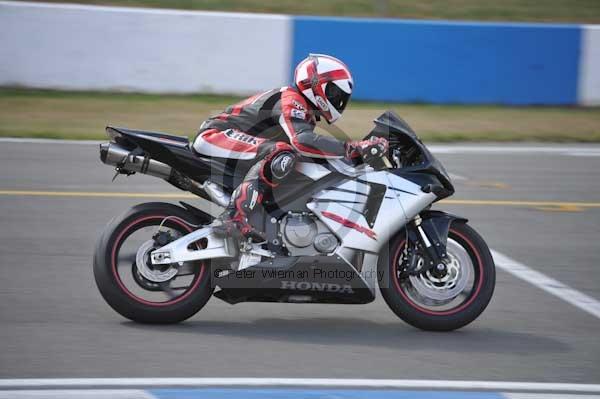 Motorcycle action photographs;Trackday digital images;donington;donington park leicestershire;donington photographs;event digital images;eventdigitalimages;no limits trackday;peter wileman photography;trackday;trackday photos
