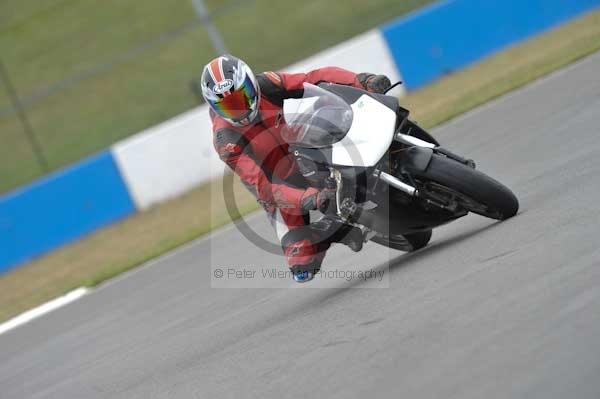 Motorcycle action photographs;Trackday digital images;donington;donington park leicestershire;donington photographs;event digital images;eventdigitalimages;no limits trackday;peter wileman photography;trackday;trackday photos