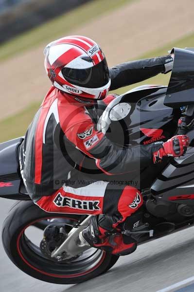 Motorcycle action photographs;Trackday digital images;donington;donington park leicestershire;donington photographs;event digital images;eventdigitalimages;no limits trackday;peter wileman photography;trackday;trackday photos