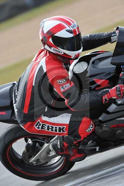 Motorcycle action photographs;Trackday digital images;donington;donington park leicestershire;donington photographs;event digital images;eventdigitalimages;no limits trackday;peter wileman photography;trackday;trackday photos