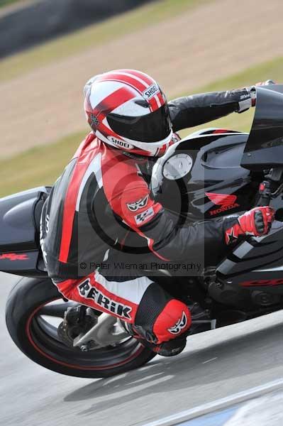 Motorcycle action photographs;Trackday digital images;donington;donington park leicestershire;donington photographs;event digital images;eventdigitalimages;no limits trackday;peter wileman photography;trackday;trackday photos