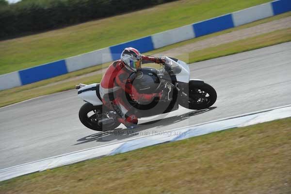 Motorcycle action photographs;Trackday digital images;donington;donington park leicestershire;donington photographs;event digital images;eventdigitalimages;no limits trackday;peter wileman photography;trackday;trackday photos