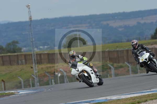 Motorcycle action photographs;Trackday digital images;donington;donington park leicestershire;donington photographs;event digital images;eventdigitalimages;no limits trackday;peter wileman photography;trackday;trackday photos
