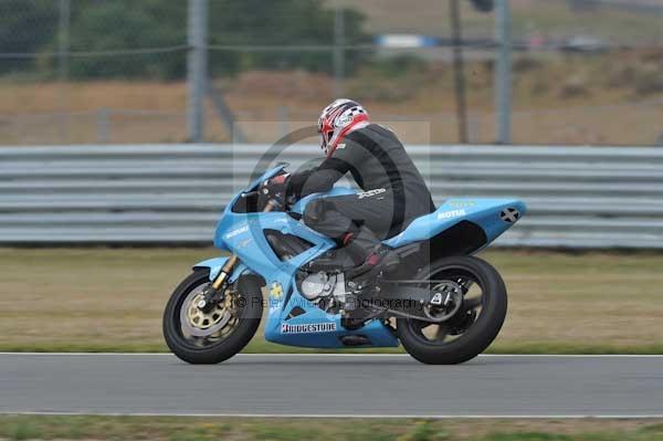 Motorcycle action photographs;Trackday digital images;donington;donington park leicestershire;donington photographs;event digital images;eventdigitalimages;no limits trackday;peter wileman photography;trackday;trackday photos