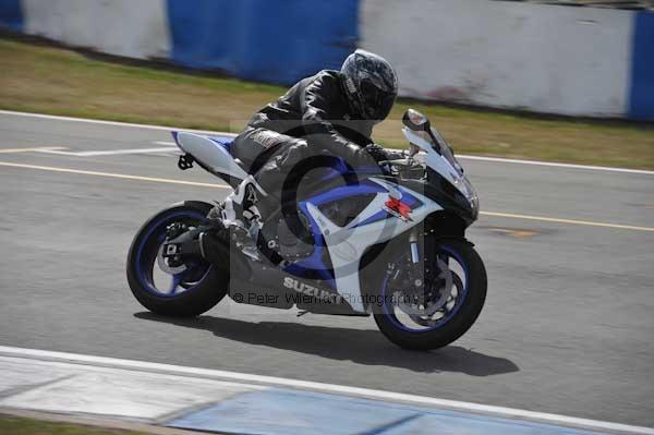 Motorcycle action photographs;Trackday digital images;donington;donington park leicestershire;donington photographs;event digital images;eventdigitalimages;no limits trackday;peter wileman photography;trackday;trackday photos