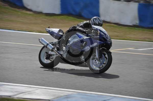 Motorcycle action photographs;Trackday digital images;donington;donington park leicestershire;donington photographs;event digital images;eventdigitalimages;no limits trackday;peter wileman photography;trackday;trackday photos