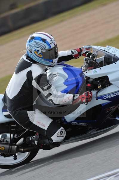 Motorcycle action photographs;Trackday digital images;donington;donington park leicestershire;donington photographs;event digital images;eventdigitalimages;no limits trackday;peter wileman photography;trackday;trackday photos