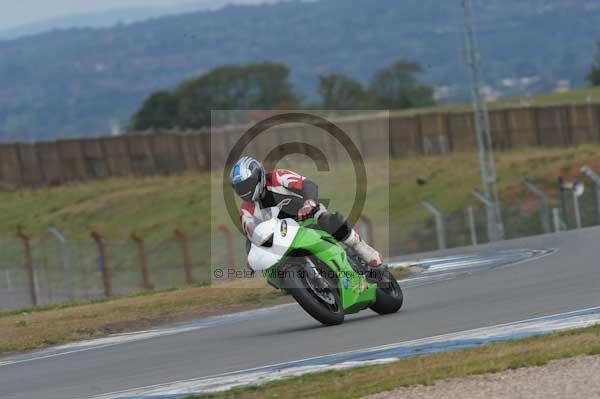 Motorcycle action photographs;Trackday digital images;donington;donington park leicestershire;donington photographs;event digital images;eventdigitalimages;no limits trackday;peter wileman photography;trackday;trackday photos