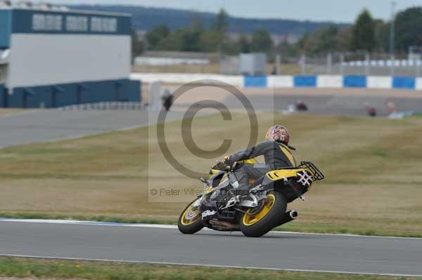 Motorcycle action photographs;Trackday digital images;donington;donington park leicestershire;donington photographs;event digital images;eventdigitalimages;no limits trackday;peter wileman photography;trackday;trackday photos