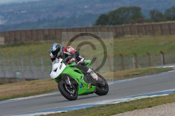 Motorcycle action photographs;Trackday digital images;donington;donington park leicestershire;donington photographs;event digital images;eventdigitalimages;no limits trackday;peter wileman photography;trackday;trackday photos