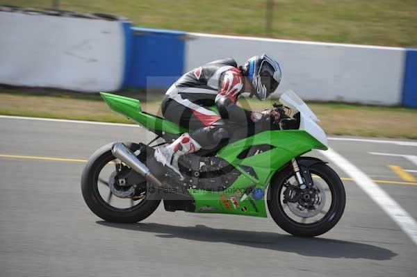 Motorcycle action photographs;Trackday digital images;donington;donington park leicestershire;donington photographs;event digital images;eventdigitalimages;no limits trackday;peter wileman photography;trackday;trackday photos