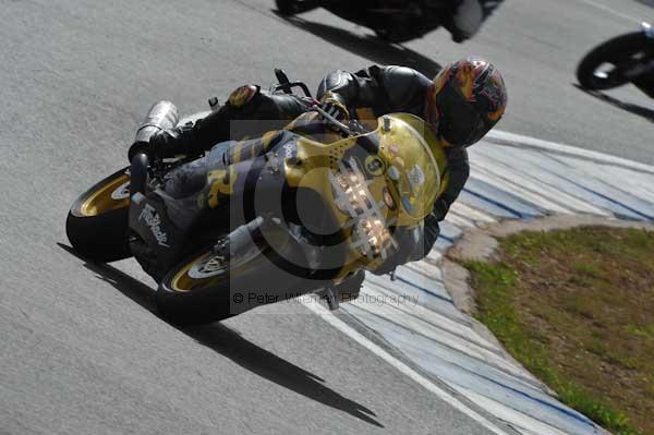 Motorcycle action photographs;Trackday digital images;donington;donington park leicestershire;donington photographs;event digital images;eventdigitalimages;no limits trackday;peter wileman photography;trackday;trackday photos