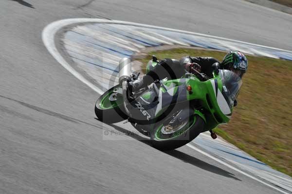 Motorcycle action photographs;Trackday digital images;donington;donington park leicestershire;donington photographs;event digital images;eventdigitalimages;no limits trackday;peter wileman photography;trackday;trackday photos