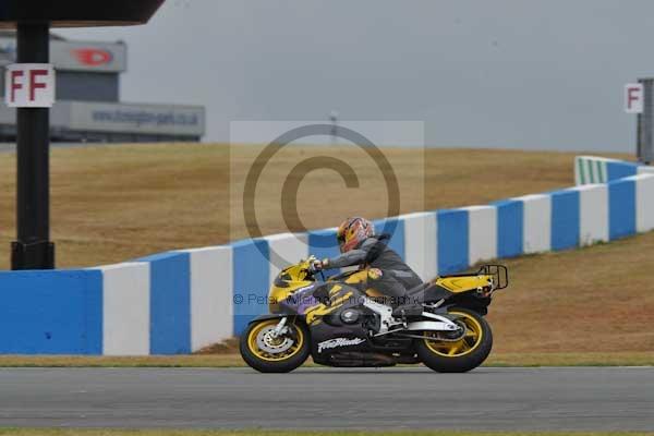 Motorcycle action photographs;Trackday digital images;donington;donington park leicestershire;donington photographs;event digital images;eventdigitalimages;no limits trackday;peter wileman photography;trackday;trackday photos
