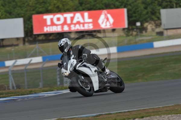 Motorcycle action photographs;Trackday digital images;donington;donington park leicestershire;donington photographs;event digital images;eventdigitalimages;no limits trackday;peter wileman photography;trackday;trackday photos