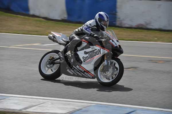 Motorcycle action photographs;Trackday digital images;donington;donington park leicestershire;donington photographs;event digital images;eventdigitalimages;no limits trackday;peter wileman photography;trackday;trackday photos