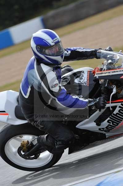 Motorcycle action photographs;Trackday digital images;donington;donington park leicestershire;donington photographs;event digital images;eventdigitalimages;no limits trackday;peter wileman photography;trackday;trackday photos