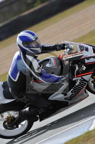 Motorcycle action photographs;Trackday digital images;donington;donington park leicestershire;donington photographs;event digital images;eventdigitalimages;no limits trackday;peter wileman photography;trackday;trackday photos