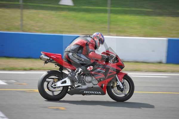Motorcycle action photographs;Trackday digital images;donington;donington park leicestershire;donington photographs;event digital images;eventdigitalimages;no limits trackday;peter wileman photography;trackday;trackday photos