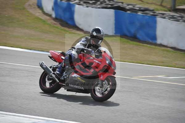 Motorcycle action photographs;Trackday digital images;donington;donington park leicestershire;donington photographs;event digital images;eventdigitalimages;no limits trackday;peter wileman photography;trackday;trackday photos