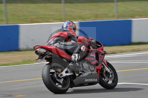 Motorcycle action photographs;Trackday digital images;donington;donington park leicestershire;donington photographs;event digital images;eventdigitalimages;no limits trackday;peter wileman photography;trackday;trackday photos