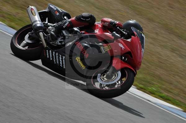 Motorcycle action photographs;Trackday digital images;donington;donington park leicestershire;donington photographs;event digital images;eventdigitalimages;no limits trackday;peter wileman photography;trackday;trackday photos