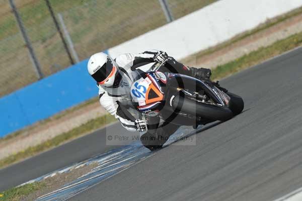 Motorcycle action photographs;Trackday digital images;donington;donington park leicestershire;donington photographs;event digital images;eventdigitalimages;no limits trackday;peter wileman photography;trackday;trackday photos